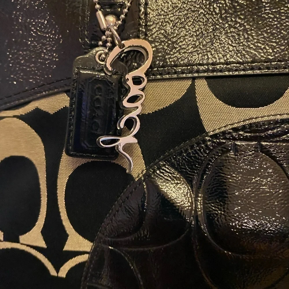 IMPECCABLY CLEAN AUTHENTIC COACH BAG